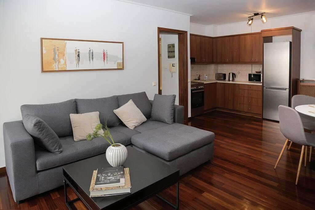 Charming Apartment Near Center Athén Kültér fotó
