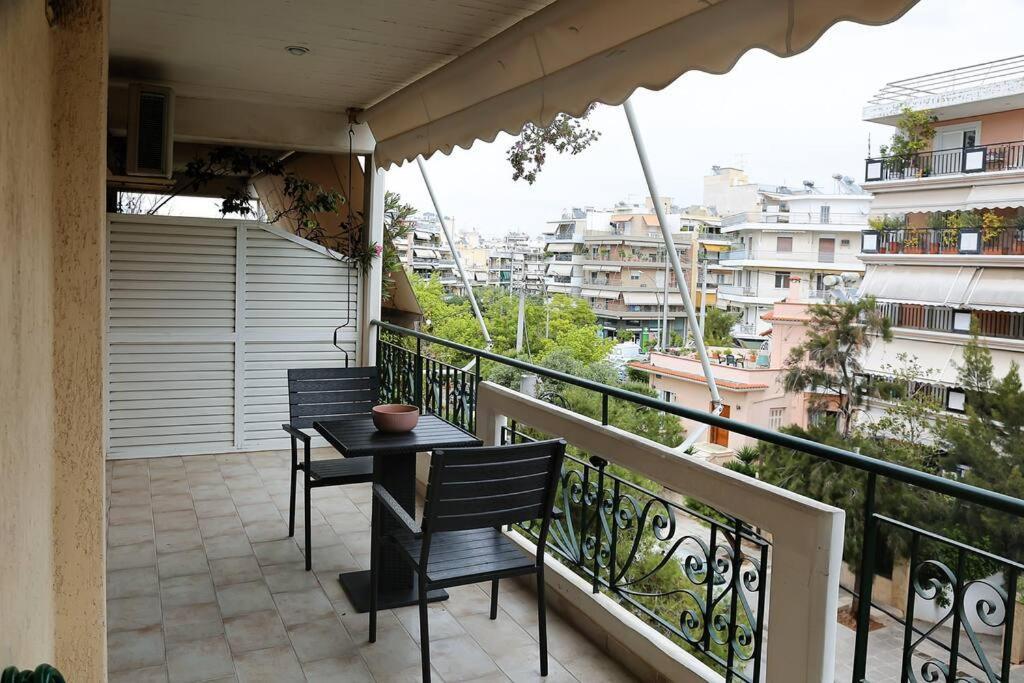 Charming Apartment Near Center Athén Kültér fotó