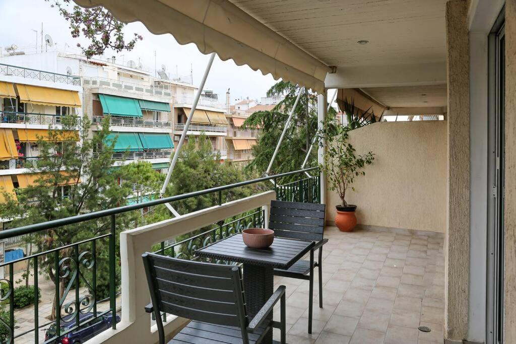 Charming Apartment Near Center Athén Kültér fotó