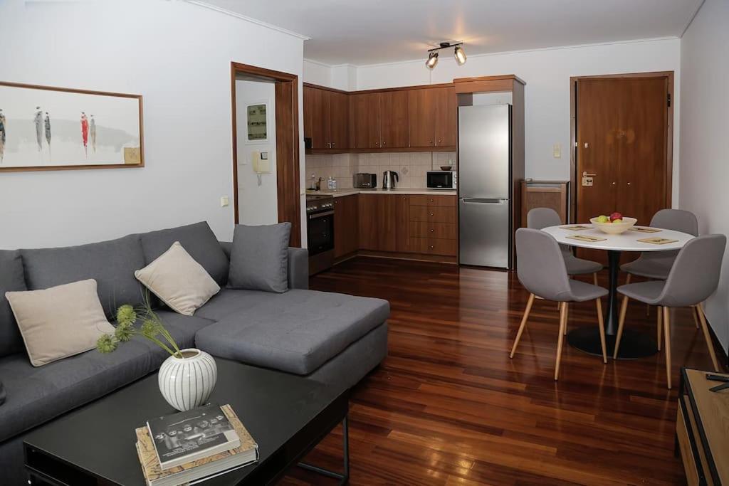 Charming Apartment Near Center Athén Kültér fotó